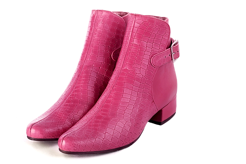 Fuschia pink women's ankle boots with buckles at the back. Round toe. Low block heels. Front view - Florence KOOIJMAN